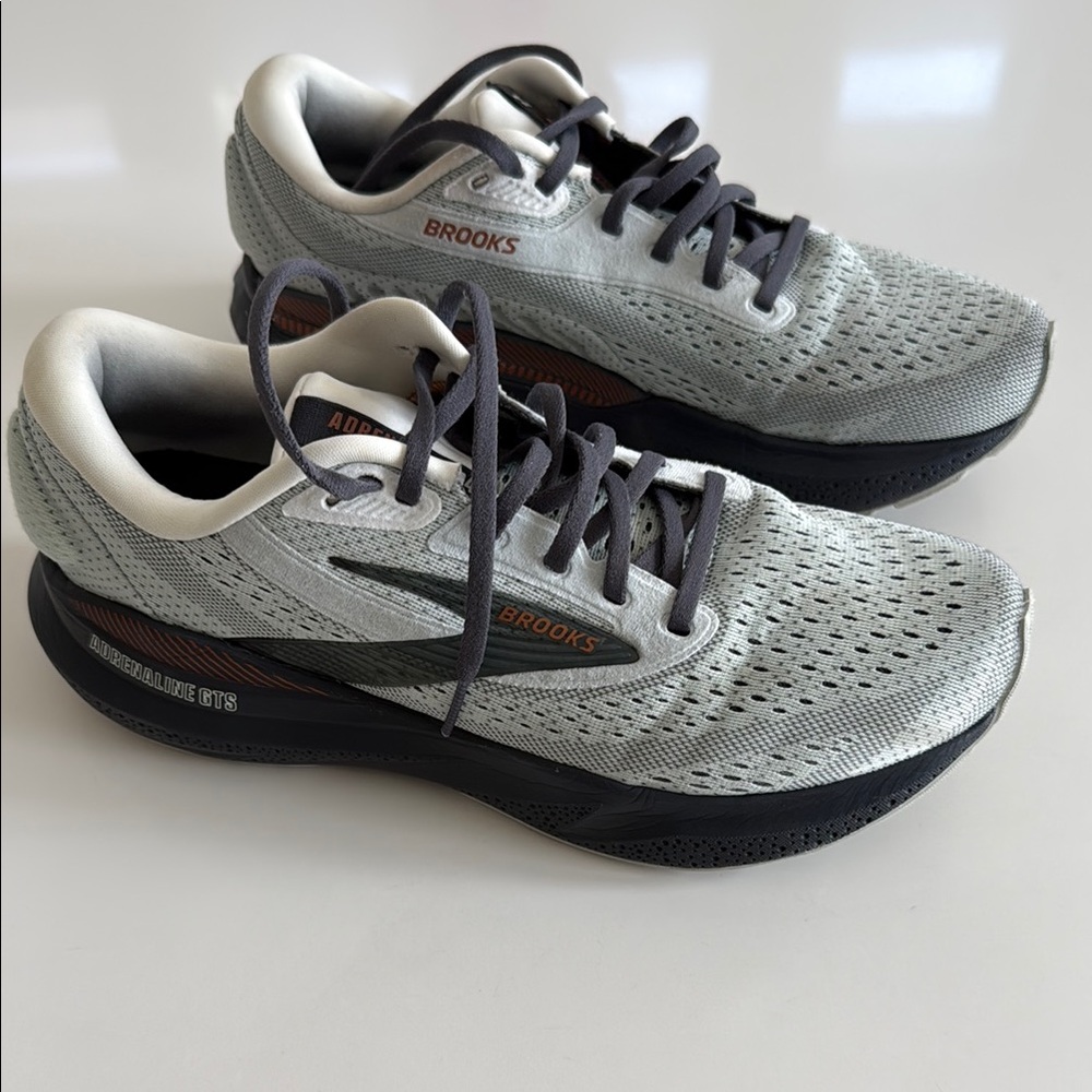 Brooks Adrenaline GTS Women’s Running Shoes Size 10